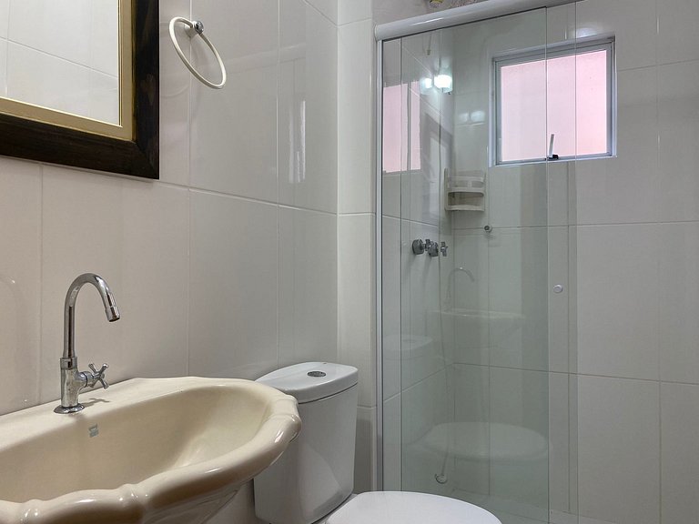 B778 - Apto próx. do mar p/ 5 pessoas em Bombas SC