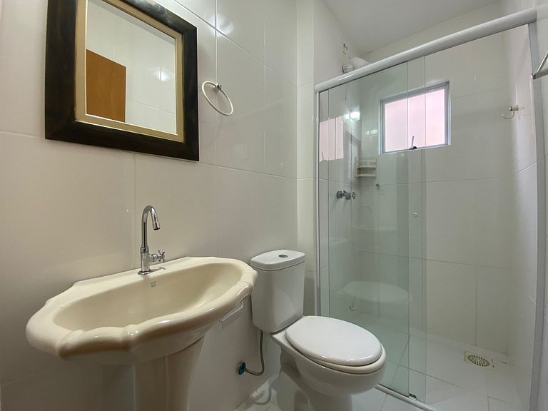 B778 - Apto próx. do mar p/ 5 pessoas em Bombas SC