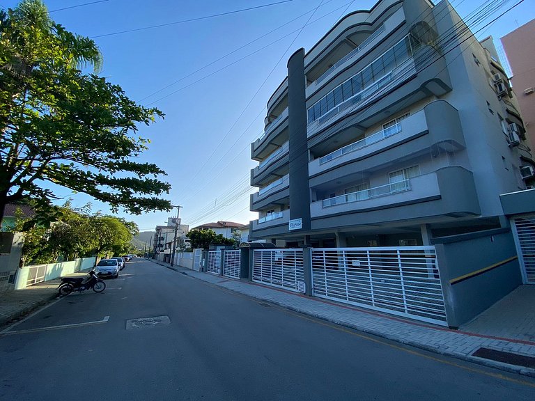 B777 - Apartamento para 5 pessoas em Bombinhas SC