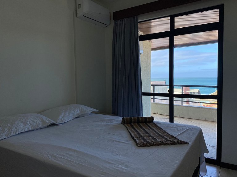 Grande cobertura sob a avenida com 5 quartos e vista do mar!