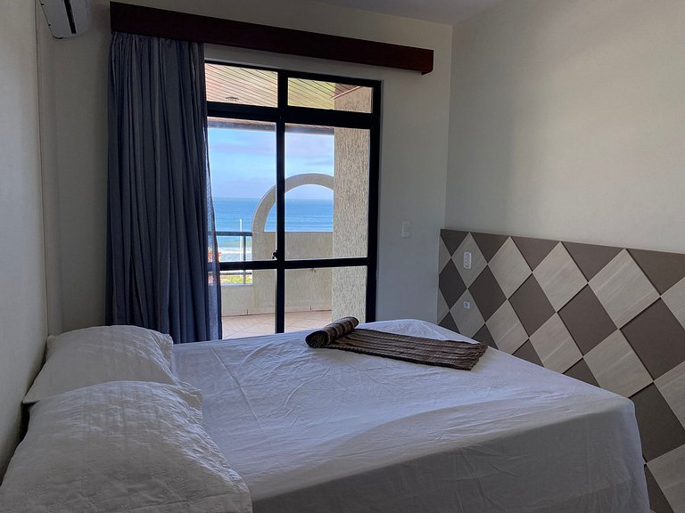 Grande cobertura sob a avenida com 5 quartos e vista do mar!