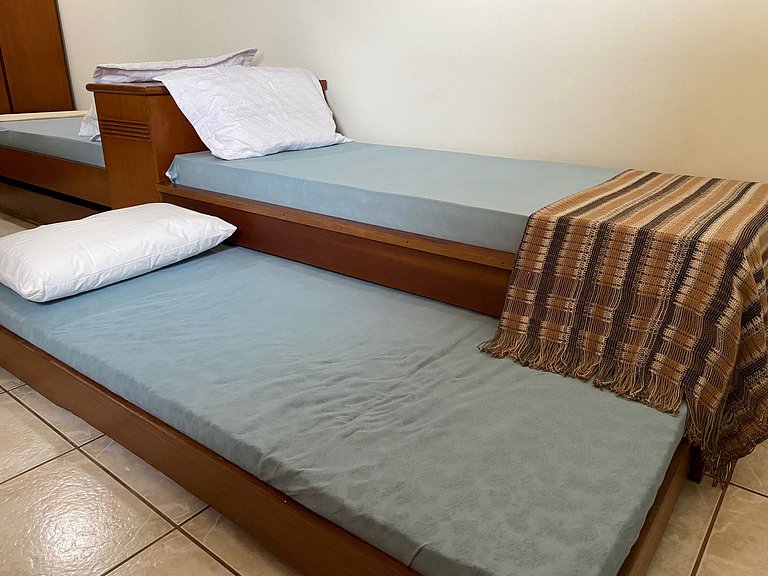 Grande cobertura sob a avenida com 5 quartos e vista do mar!