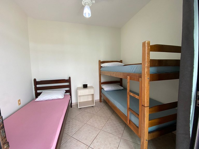 Grande cobertura sob a avenida com 5 quartos e vista do mar!