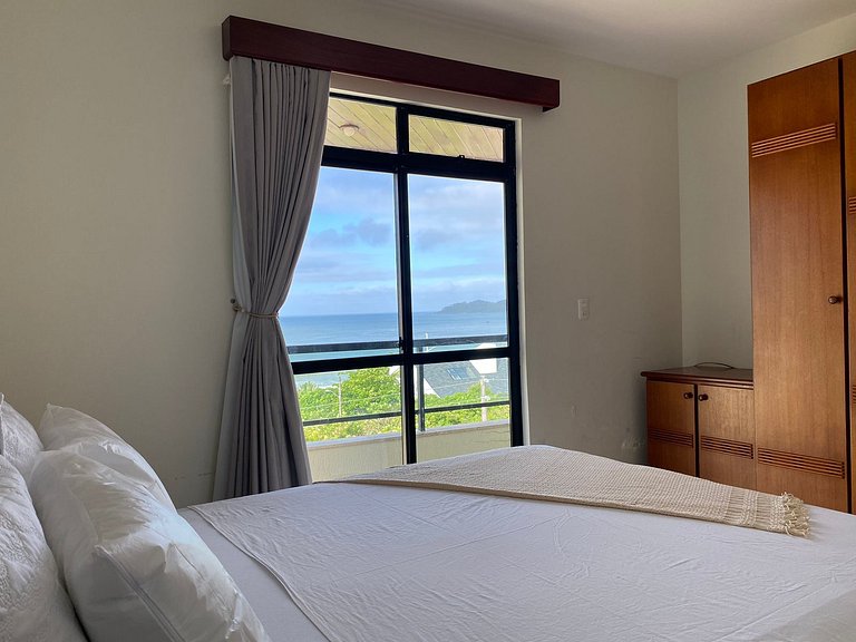 Grande cobertura sob a avenida com 5 quartos e vista do mar!