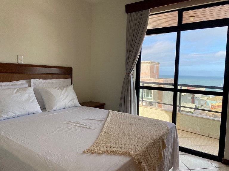 Grande cobertura sob a avenida com 5 quartos e vista do mar!