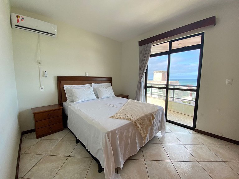 Grande cobertura sob a avenida com 5 quartos e vista do mar!