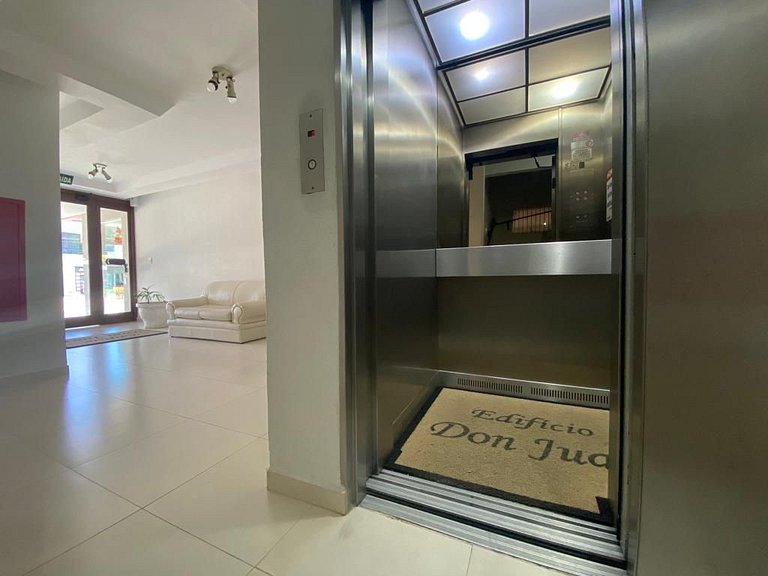 B916 - Apto 03 quartos para 7 pessoas perto do mar