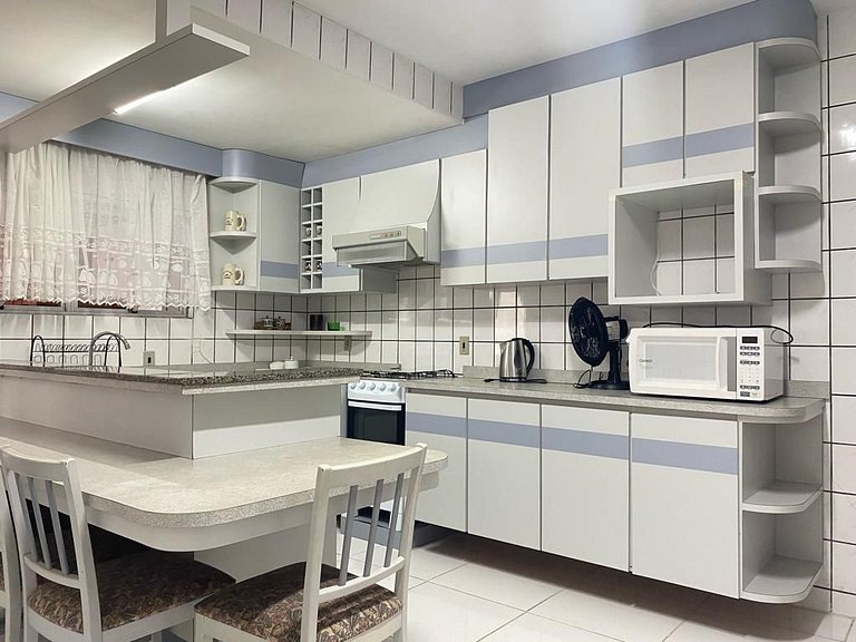 B916 - Apto 03 quartos para 7 pessoas perto do mar