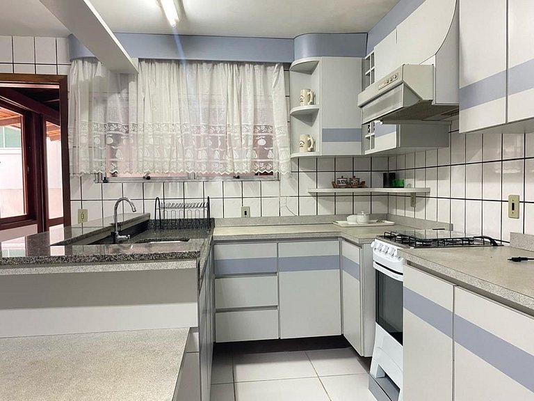 B916 - Apto 03 quartos para 7 pessoas perto do mar