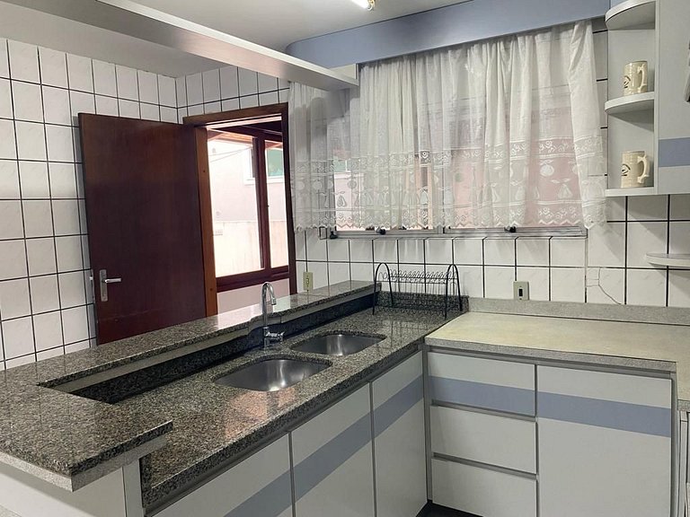 B916 - Apto 03 quartos para 7 pessoas perto do mar