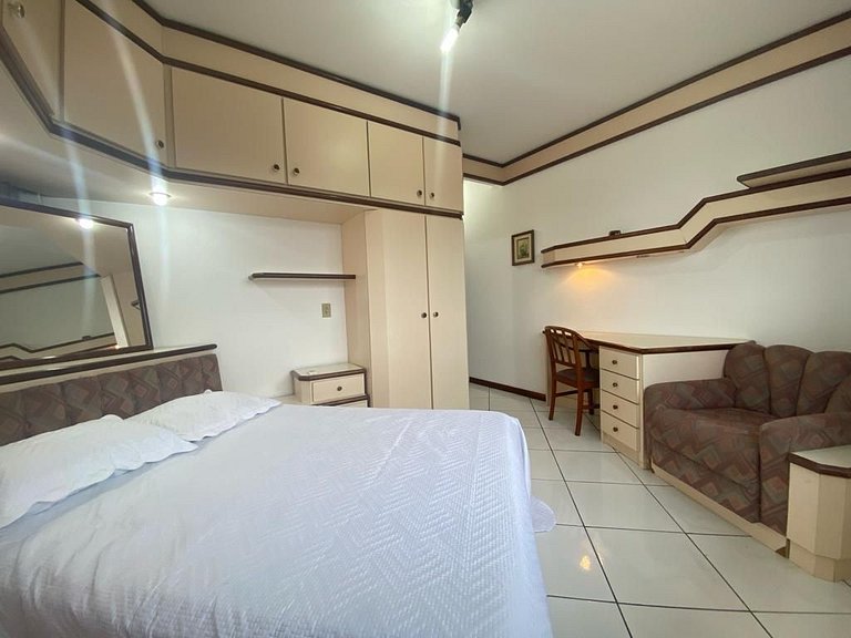 B916 - Apto 03 quartos para 7 pessoas perto do mar