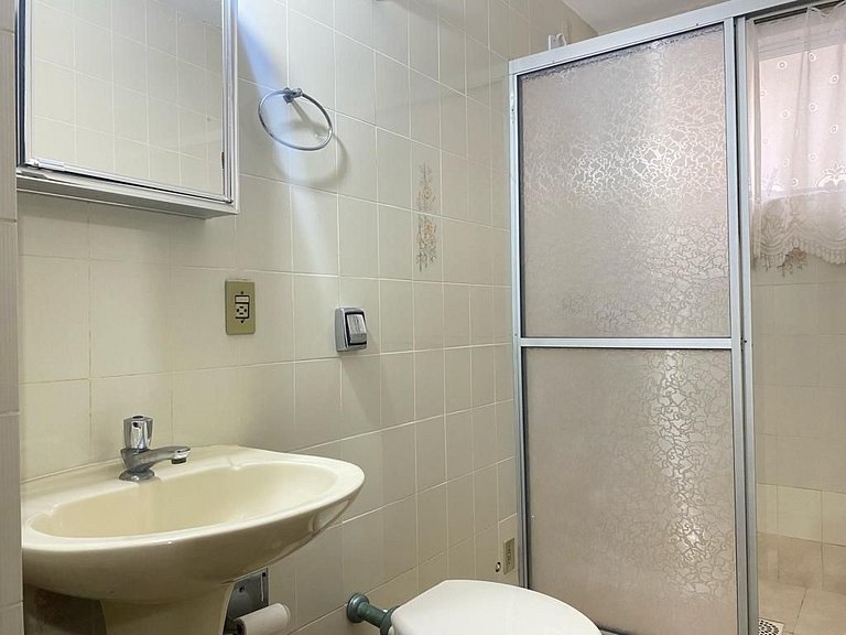 B916 - Apto 03 quartos para 7 pessoas perto do mar