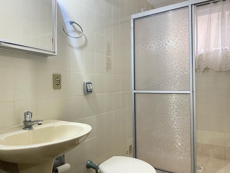 B916 - Apto 03 quartos para 7 pessoas perto do mar