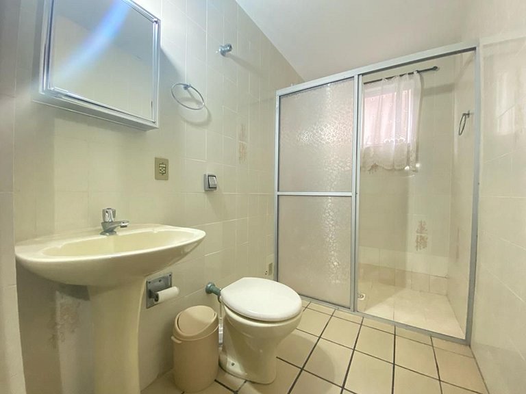 B916 - Apto 03 quartos para 7 pessoas perto do mar