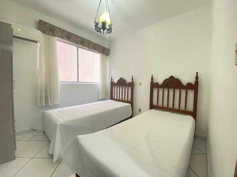 B916 - Apto 03 quartos para 7 pessoas perto do mar