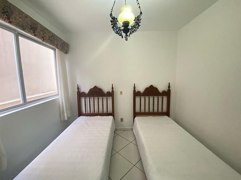 B916 - Apto 03 quartos para 7 pessoas perto do mar