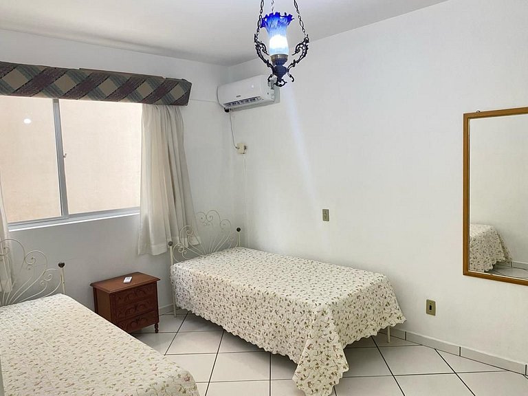 B916 - Apto 03 quartos para 7 pessoas perto do mar