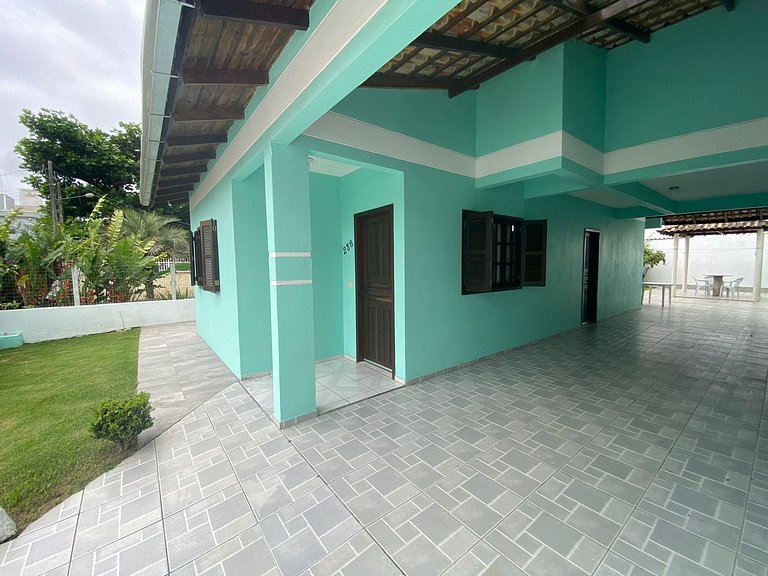B319 - Casa com 3 quartos perto da praia de Bombas