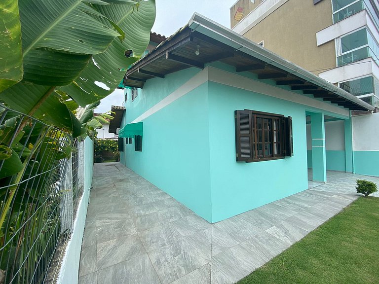 B319 - Casa com 3 quartos perto da praia de Bombas