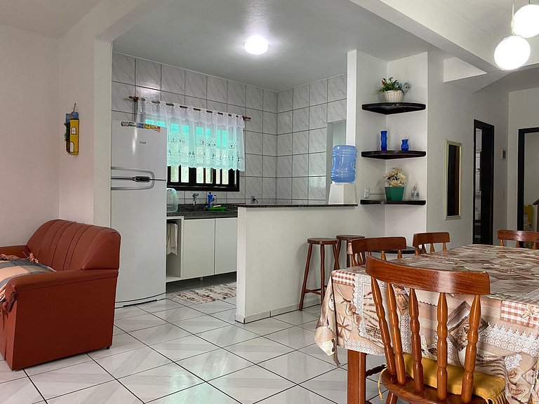 B319 - Casa com 3 quartos perto da praia de Bombas