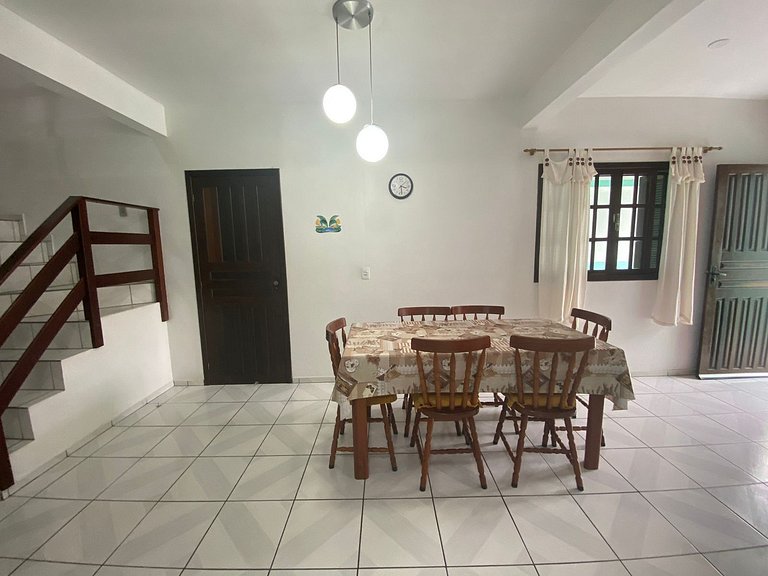 B319 - Casa com 3 quartos perto da praia de Bombas