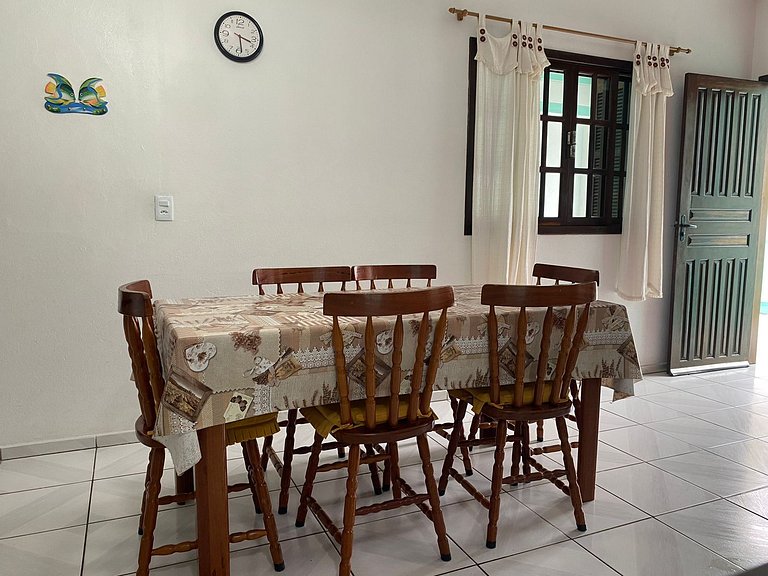 B319 - Casa com 3 quartos perto da praia de Bombas
