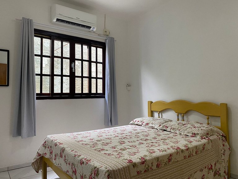 B319 - Casa com 3 quartos perto da praia de Bombas