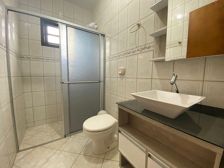 B319 - Casa com 3 quartos perto da praia de Bombas