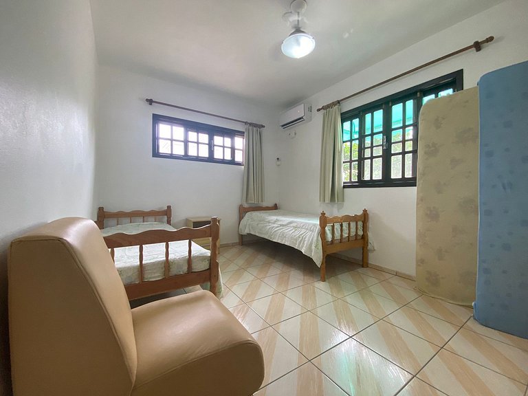 B319 - Casa com 3 quartos perto da praia de Bombas