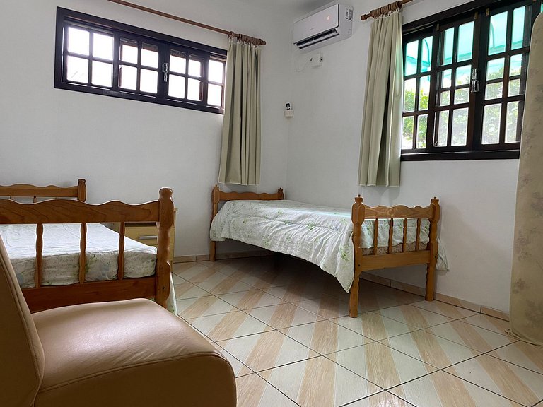 B319 - Casa com 3 quartos perto da praia de Bombas