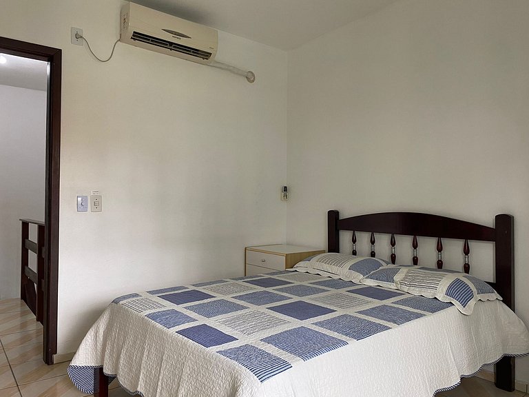B319 - Casa com 3 quartos perto da praia de Bombas