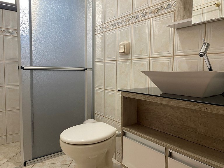B319 - Casa com 3 quartos perto da praia de Bombas