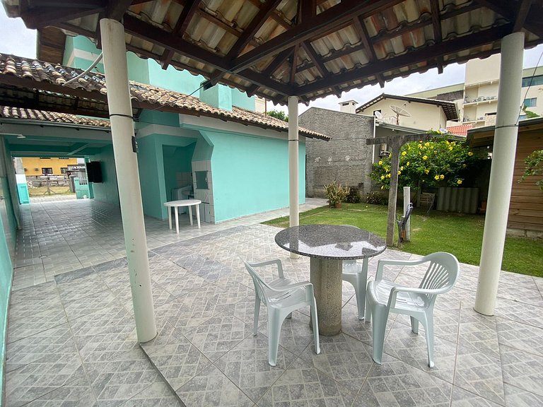 B319 - Casa com 3 quartos perto da praia de Bombas