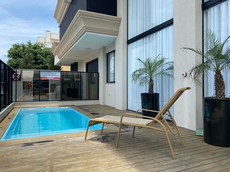 B058 - Apto luxuoso em Bombas para 06 pessoas