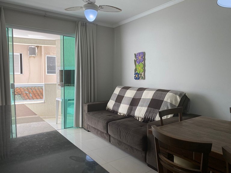 B111 - Apto 02 quartos perto do mar em Bombas - SC