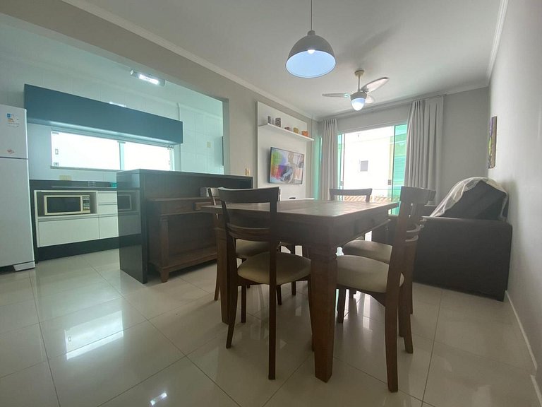 B111 - Apto 02 quartos perto do mar em Bombas - SC