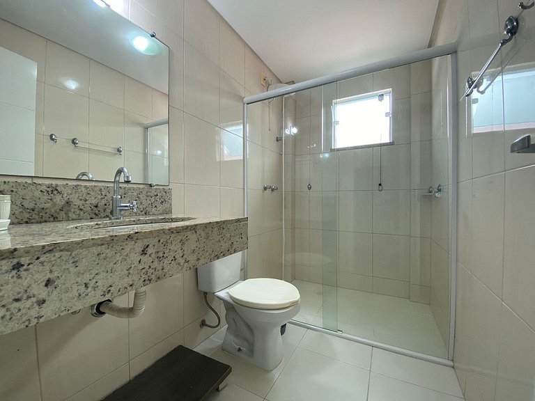 B111 - Apto 02 quartos perto do mar em Bombas - SC