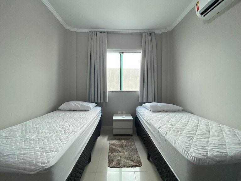 B111 - Apto 02 quartos perto do mar em Bombas - SC