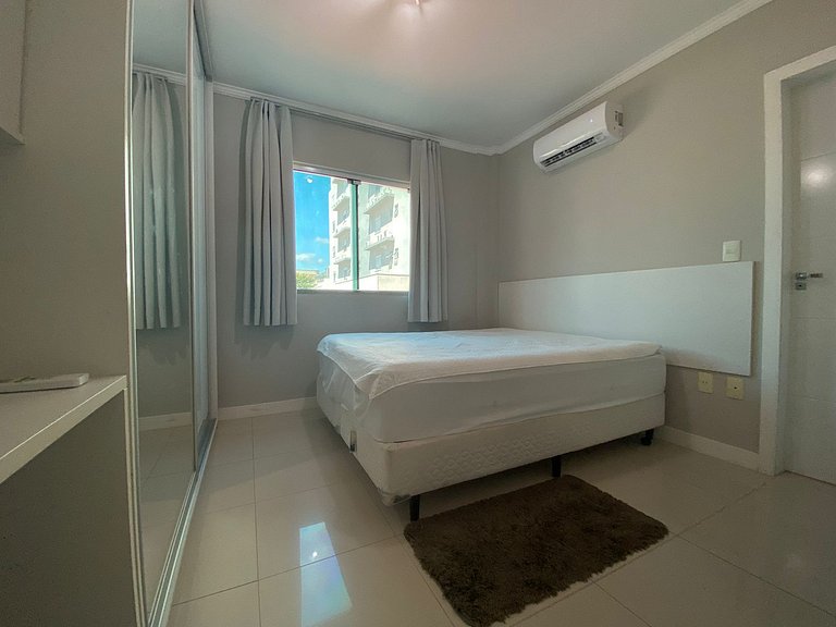 B111 - Apto 02 quartos perto do mar em Bombas - SC