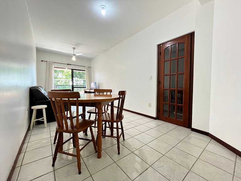 B481 Apto 3 quartos frente para avenida 8 pessoas