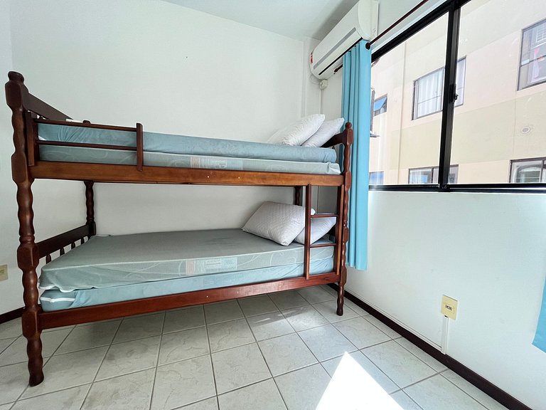 B481 Apto 3 quartos frente para avenida 8 pessoas