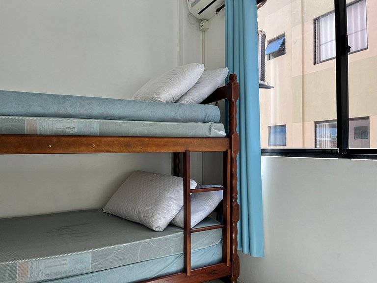 B481 Apto 3 quartos frente para avenida 8 pessoas