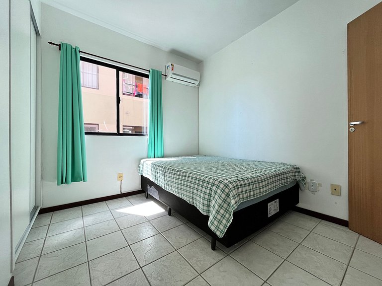 B481 Apto 3 quartos frente para avenida 8 pessoas