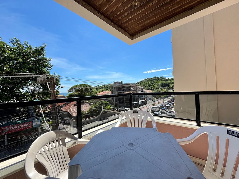 B481 Apto 3 quartos frente para avenida 8 pessoas