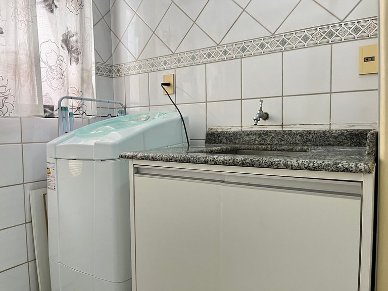 B481 Apto 3 quartos frente para avenida 8 pessoas