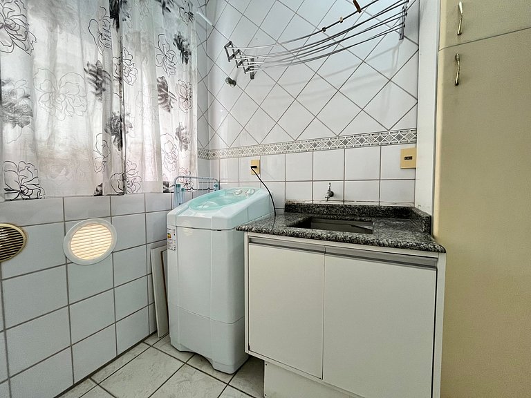 B481 Apto 3 quartos frente para avenida 8 pessoas