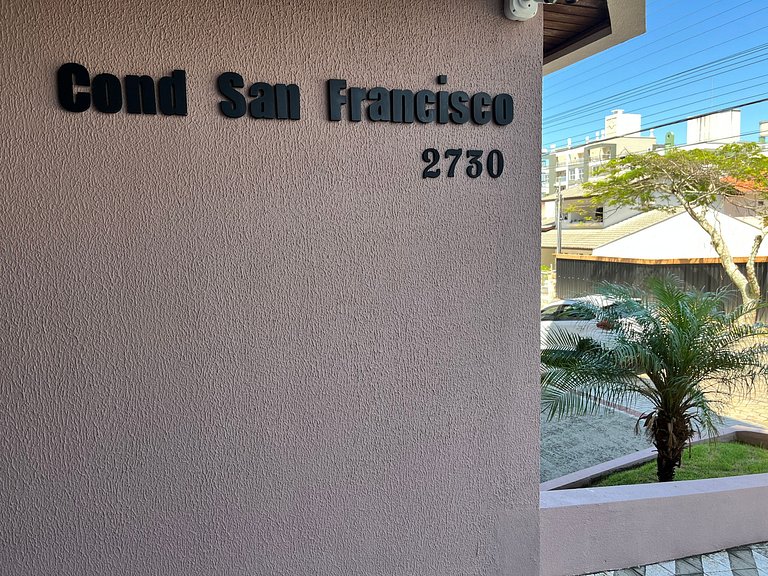 B481 Apto 3 quartos frente para avenida 8 pessoas