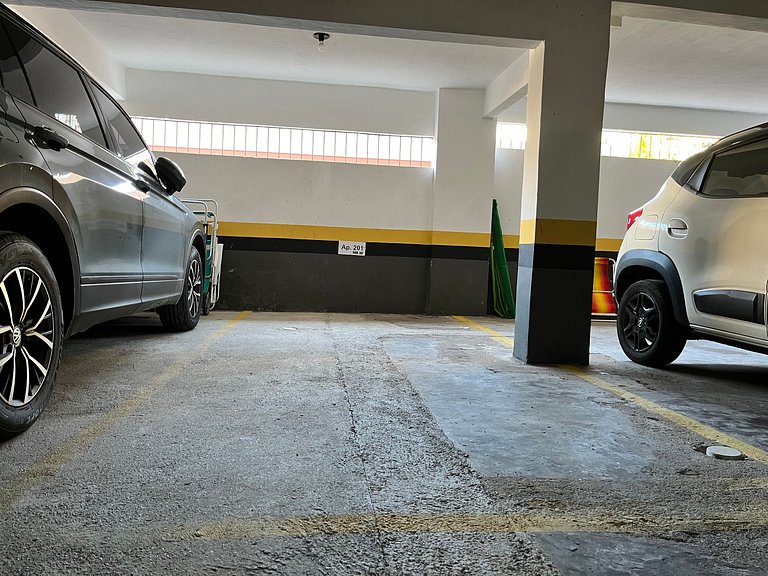 B481 Apto 3 quartos frente para avenida 8 pessoas