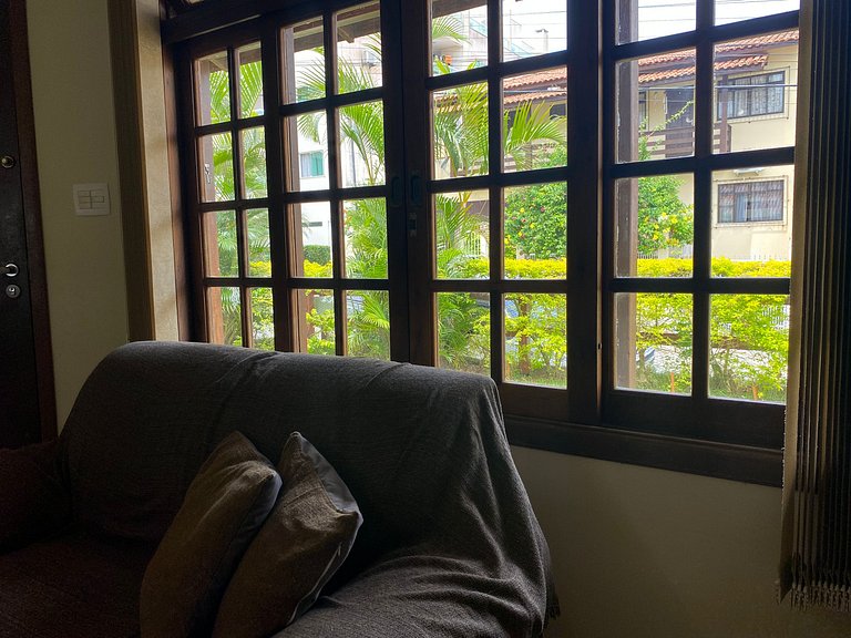 B958 - Casa de praia com 3 quartos em Bombinhas SC