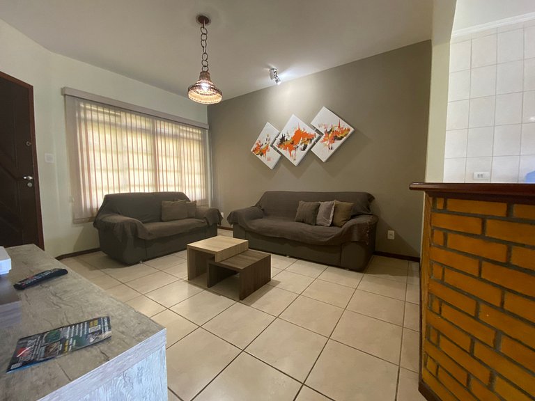 B958 - Casa de praia com 3 quartos em Bombinhas SC